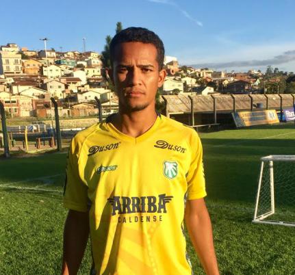 Caio Oliveira chega para reforçar meio-campo da Caldense