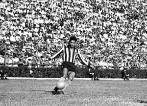 Neto de Garrincha nega sumiço de ossos do avô em suposta exumação: 'Grande farsa'