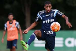 Série B: América-MG confirma interesse em lateral Lucas Taylor, do Palmeiras