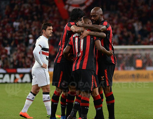 Atlético-PR 2 x 0 Santa Cruz - Furacão vence e está nas quartas da Copa do Brasil 2 0002050245546 img