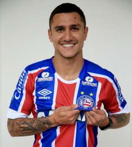 Sem jogar há seis meses, Vinícius acerta com o Bahia
