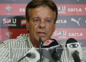 Crise no Vitória derruba diretor de futebol e tira sérvio Petkovic do comando técnico