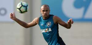 Roger exalta elenco do Botafogo e vê Guerrero 'supervalorizado'