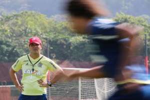 Zé Ricardo confirma voltas de Diego e Éverton, mas Conca segue fora no Flamengo