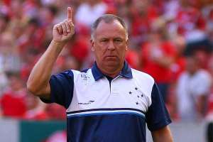 Mano Menezes pede Cruzeiro focado em assumir a liderança do Brasileirão