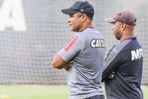 Roger Machado minimiza mando do Palmeiras e cobra vitória do Atlético-MG