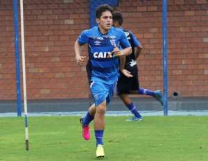 Volante Lucas Otávio mira reabilitação do Avaí no Campeonato Brasileiro