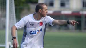 Milton Mendes acena Vasco com mudanças para enfrentar o Grêmio em Porto Alegre