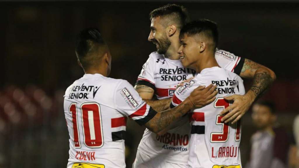 Pratto (centro) recebeu proposta para sair do São Paulo