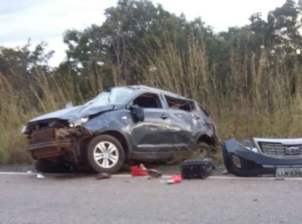 Quatro pessoas ficaram feridas, incluindo Jobson, e uma morta no acidente (Foto: Divulgação/ PM)