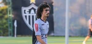 Valdívia é relacionado no Atlético-MG e pode estrear contra o Palmeiras