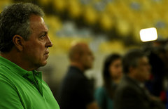 Abel Braga elogia mudanças no Flu, mas pede padrão de jogo ao time