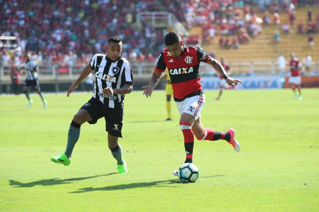 Flamengo e Botafogo empataram sem gols, na manhã deste domingo, no estádio Raulino de Oliveira, na cidade de Volta Redonda (RJ)