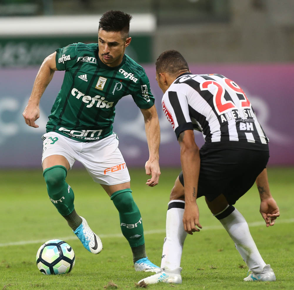 Willian desperdiçou um pênalti no empate por 0 a 0 com o Galo