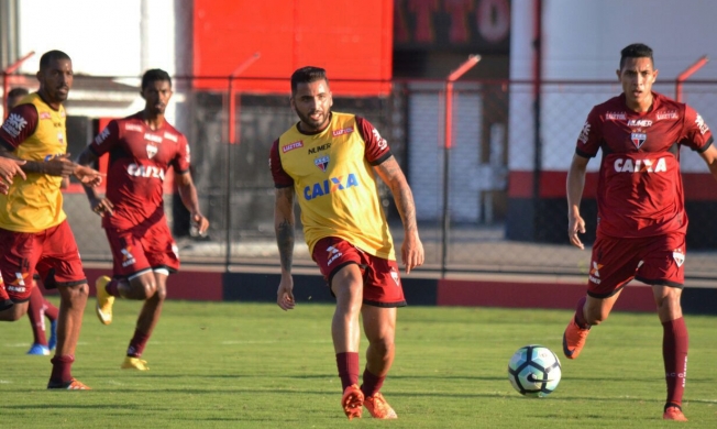 Atlético-GO treina para pegar o Bahia