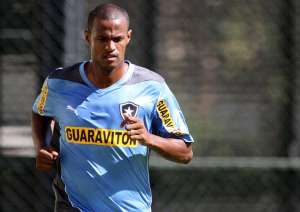Operado com sucesso após fratura, botafoguense Airton receberá alta nesta segunda