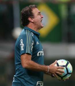 Com Mina, Borja e Guerra convocados, Cuca reclama do calendário brasileiro