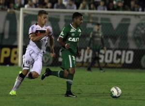 Série B: Ceará negocia com Nadson, meia da Chapecoense