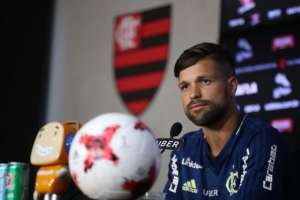 Diego já projeta companhia de Conca no meio-campo do Flamengo