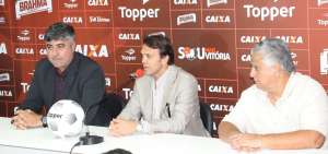 Vitória apresenta ex-técnico do Santos: 