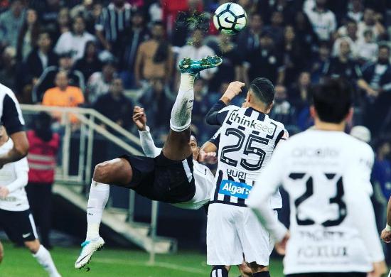 Puxeta de Jô e mais um gol em clássico pelo Corinthians