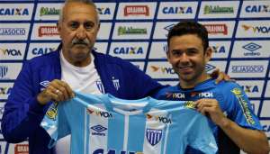 Avaí apresenta ex-Fla e São Paulo: 