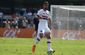 Lucão festeja boa fase e elogia sistema com três zagueiros do São Paulo