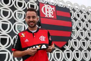 Apresentado, Éverton Ribeiro exalta grandeza do Fla e festeja 'sonho realizado'