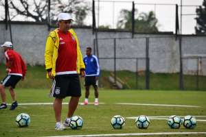 Ponte Preta deve congestionar meio-campo diante do Atlético-GO