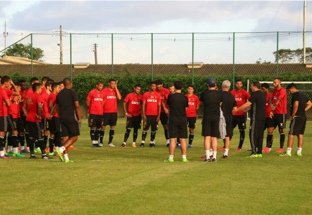 Luxemburgo conversou muito com os jogadores do Sport