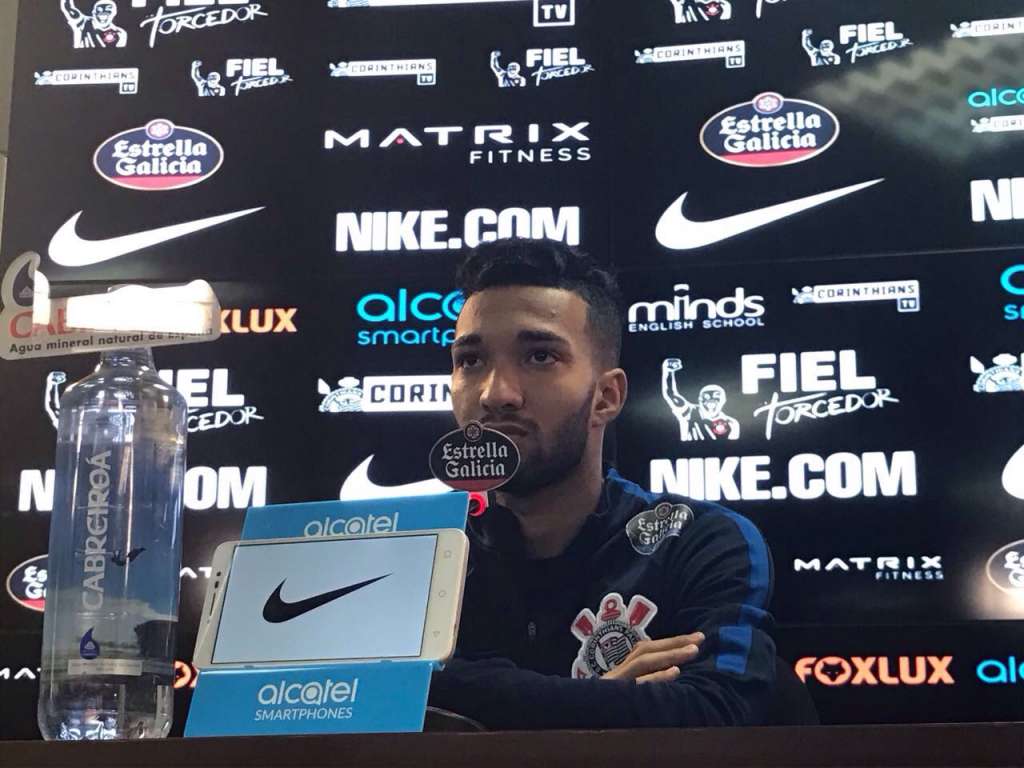 Clayson espera aproveitar chance como titular no Corinthians