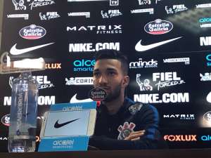 Marcação forte, ataque veloz: Clayson espera aproveitar chance como titular do Corinthians