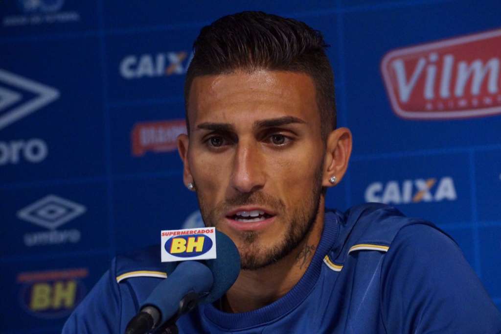 Em entrevista ao site oficial do clube, o jogador elogiou Bahia nesse começo de Brasileirão