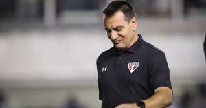 Após 'não' de Argel Fucks, Atlético-GO anuncia técnico 'fujão', ex-Ponte