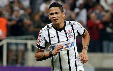 Luciano, do Corinthians, acerta com o Botafogo