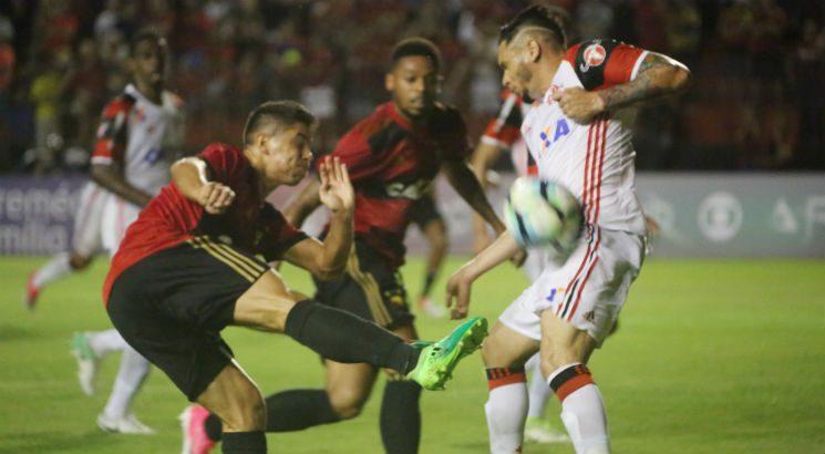 Sport foi melhor que o Flamengo no segundo tempo e venceu a primeira sob o comando de Vanderlei Luxemburgo