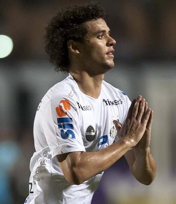 Vitor Ferraz fez o gol da vitória do Santos no Pacaembu