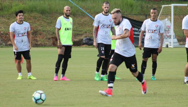 Treinos do Vitória voltaram a ser descontraídos com a chegada de Alexandre Gallo