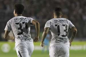 Carille exalta padrão tático do Corinthians para superar desfalques