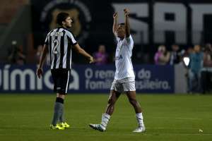 Jair admite gosto amargo e 'dor de cotovelo' após derrota do Botafogo