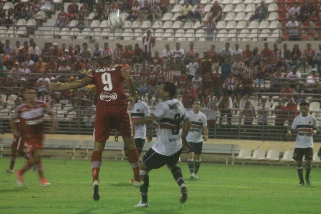 Neto Baiano volta para ajudar o CRB em Santa Catarina (Foto: Douglas Araújo)