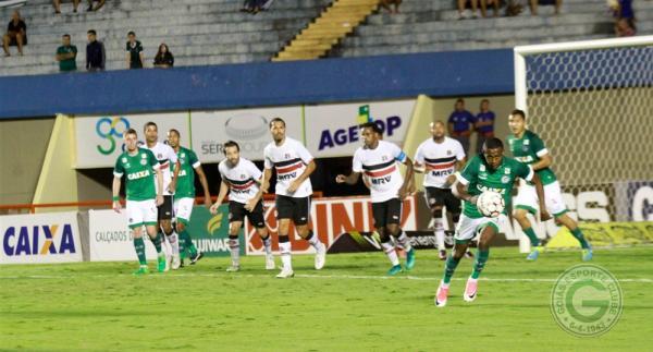 Santa Cruz x Londrina – Coral se defende no G4 e Tubarão tenta subir