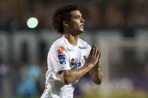 Victor Ferraz comemora artilharia no Santos e projeta nova fase com Levir Culpi