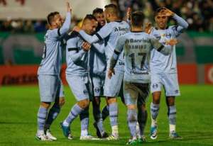 BRASILEIRÃO: Grêmio goleia Chape, São Paulo e Bahia ganham e Corinthians lidera
