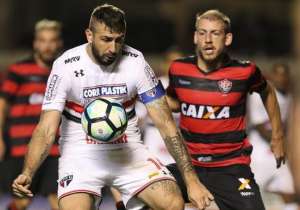 Corinthians lidera e como único invicto do Brasileirão
