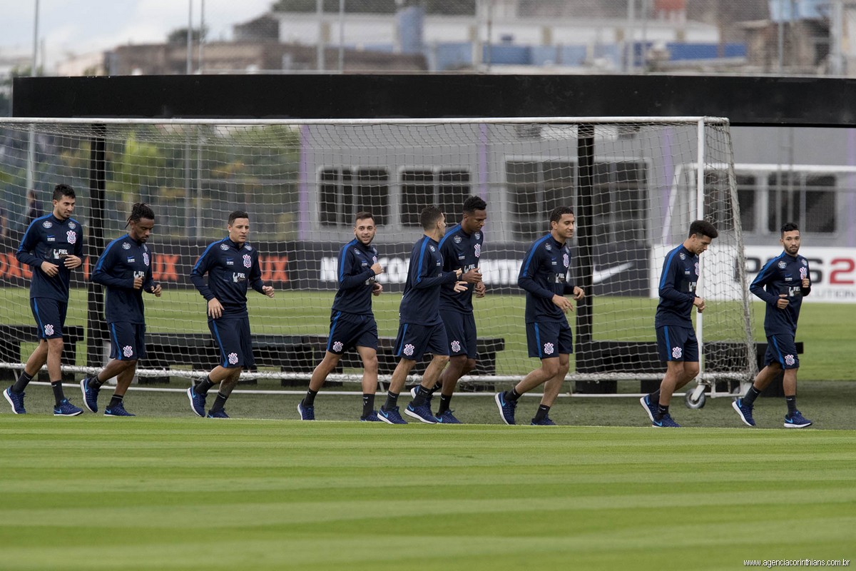 Corinthians tem dúvida entre Romero e Clayson para clássico