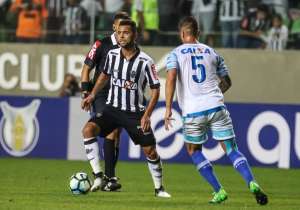 Claudinei adota clima de mistério e Avaí pode ter a estreia de Maicon