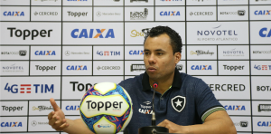 Jair Ventura lamenta desfalques do Botafogo e elogia Coritiba: 'É um time leve'