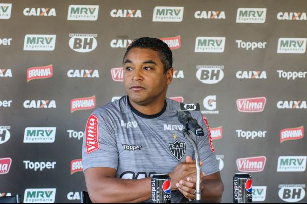 Roger Machado confirmou Danielo na vaga de Fábio Santos 