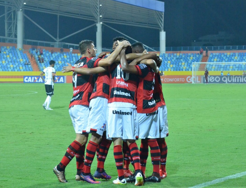 Atlético-GO comemora primeira vitória, mas quer mais no Brasileirão
